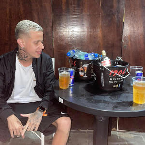 MTG (VICIEI NA SUA SENTADA) (feat. DJ AZIN) (Explicit)
