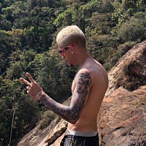 Ela da pinote no morrão (Explicit)