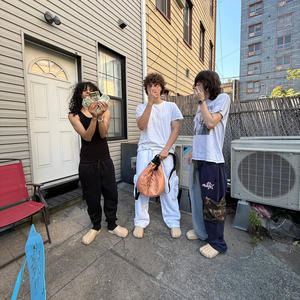 skins (feat. kid moon & crayon) (Explicit)