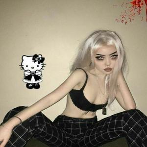 leave me alone! (feat. rikyo & everybodyhatesruben) (Explicit)