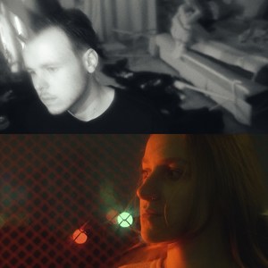 на мятой простыни