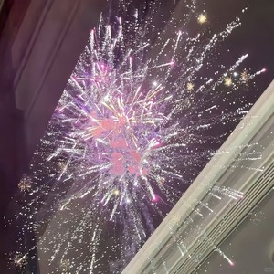 像 烟 火 爱 过