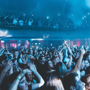 Hold It Down(feat. Ao & MeezyOnabeat) (Radio Edit|Explicit)