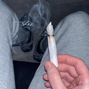 Button (feat. woody) (Explicit)