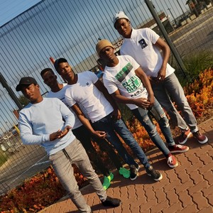 Kulungile (feat. Ntoshka, Fanah & Radebe isthunywa sembongi)