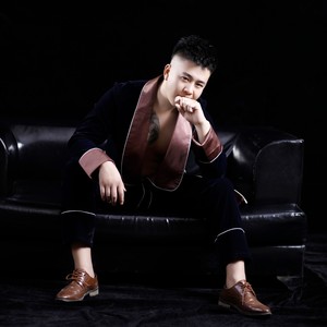 只剩半条命别再靠近我 (Live)