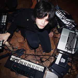 Girls from London (feat. Drux)