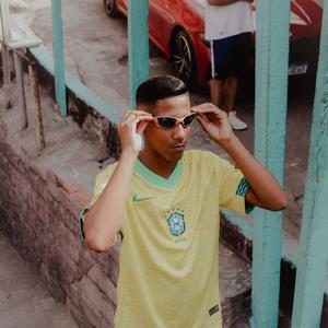 Menina De Vermelho by JOYBOY (remix)