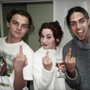 keep a distance (Explicit)