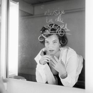 Meisje In De Spiegel