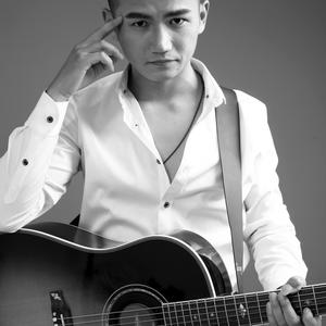 我那么爱你你却拉着别人的手在公园里溜达我一拳怼死你