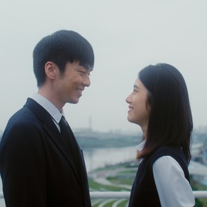 由他