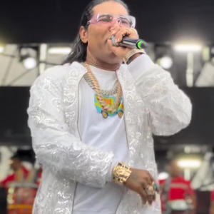 Un Genio (feat. El Real Omega El Fuerte) (Explicit)