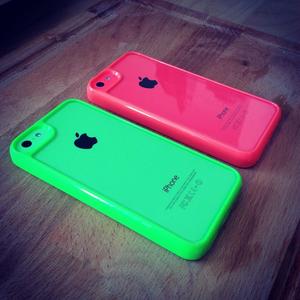 2 phones (feat. Just Me) (Explicit)