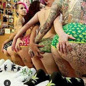 PELA CARA DELA (Explicit)