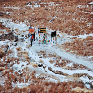 山对山来岩对岩