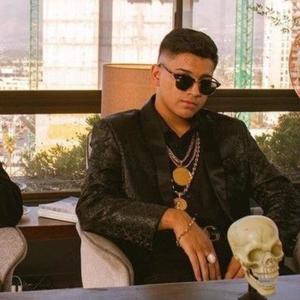 Mi Nena (feat. Lucky Brownn)