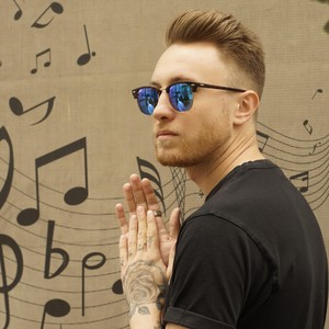 Unmistaken(feat. Linn Sandin) (Explicit)