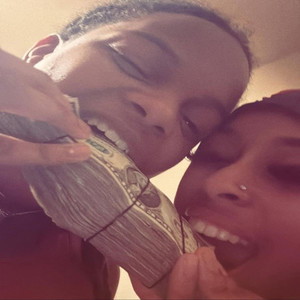 EN EL BLOQUE (Explicit)