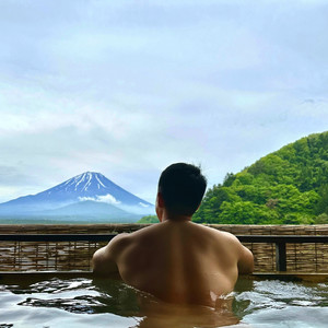 คืนนี้แสงไฟส่องมา