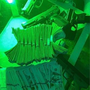 Devil on my shoulders (Explicit)