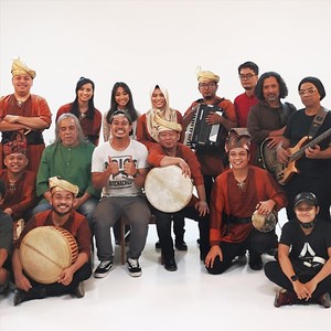 Sama Raikan (feat. Ramli Sarip & Hani Marsya)