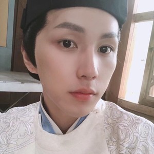 我不是你的ZZT (伴奏)
