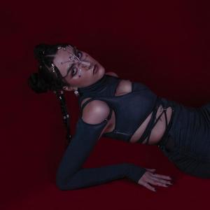 sois jolie (mais pas trop)