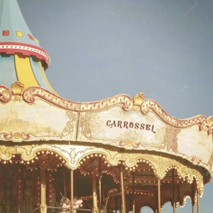 Carrossel(feat. Caju Hassen, Victória Ferraz & Julio Arello)