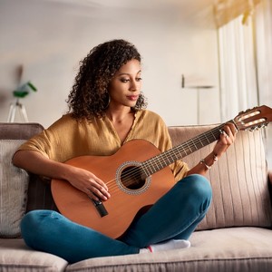 The Sound of Focused Strums