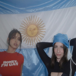 Lloviendo En La Ciudad (Explicit)