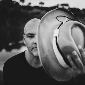 No Silêncio Mora a Música