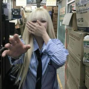 Juvi walk (feat. kaprii) (Explicit)