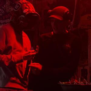 Hurt somebody (feat. Diors diary) (Explicit)