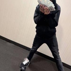 Nike Tech (feat. Yung Wardy) (Explicit)