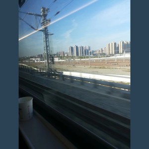 尹水 - 等我们老了，就定居在重庆