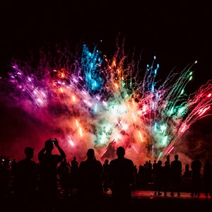 Aprind tigara si beau cafeaua