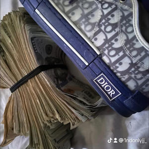 fake flexin (Explicit)