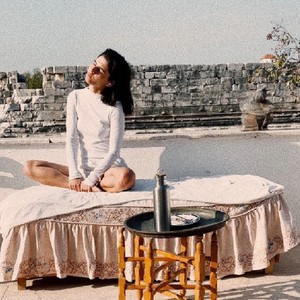 LAKSHMI MANTRA(feat. Yasemin Vollmond)