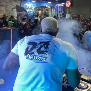 # NÃO ADIANTA SER FÃ x ACENDE A BRABA