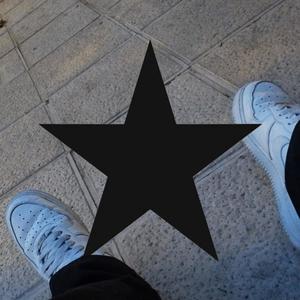 distinto (feat. Baby Bova) (Explicit)