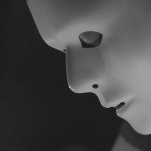 把你藏在歌里面