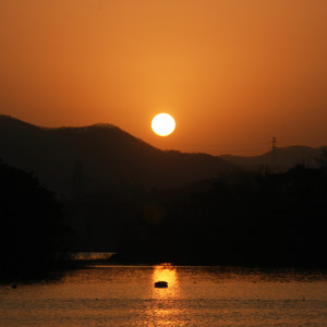 I Can Show You The World (feat. Nahn)