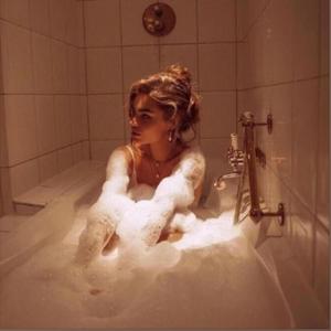 Bubble Bath (feat. phreshboyswag & kxndy) [Explicit]