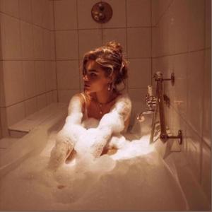 Bubble Bath (feat. phreshboyswag & kxndy) (Explicit)