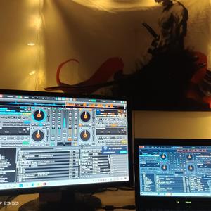 在新疆的道路上一路长虹