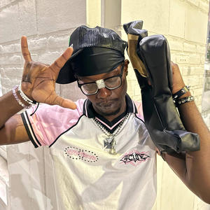 thigh pads (Explicit)