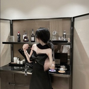 她的爱在心里埋葬了磨平了