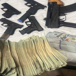 Issu Getting Money?? (feat. LadyDrac) (Explicit)