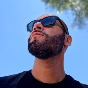 EN MOVIMEINTO (feat. Cris Gomez) (Explicit)